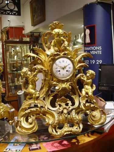 grande horloge en bronze dore estampillé Japy et fils
