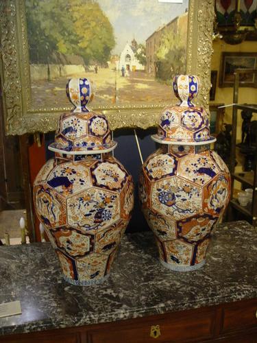 Pair of japaneses vases and covers porcelain meiji periiod