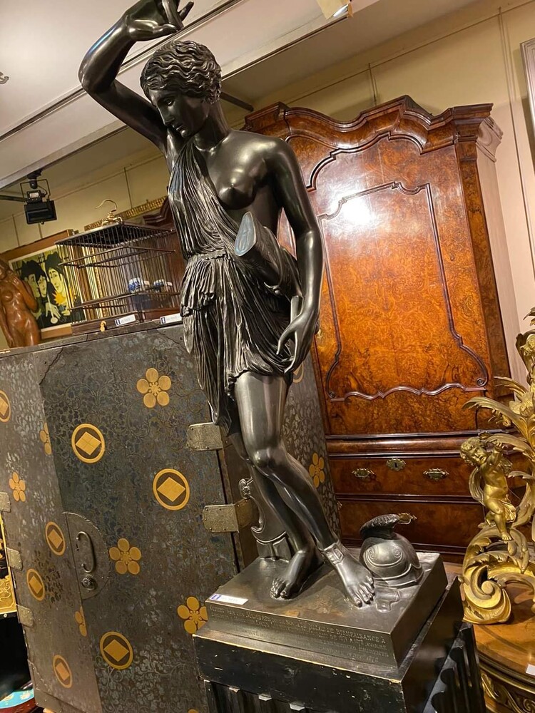 19th century work. Bronze sculpture with dark patina The wounded Amazon of Phidias