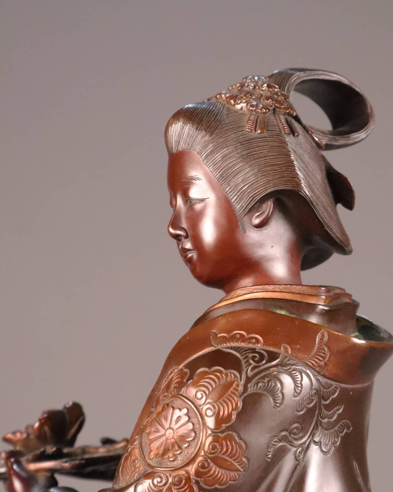 Large 19th century Japanese bronze sculpture of a Geisha. Signed