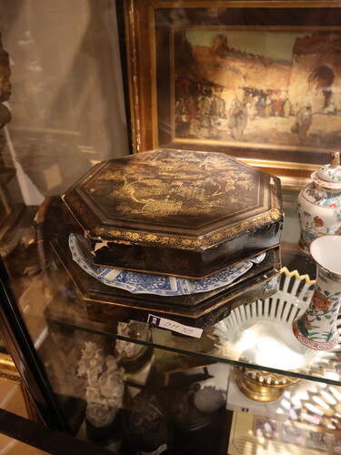 Set of serving dining set in a wooden lacquer box