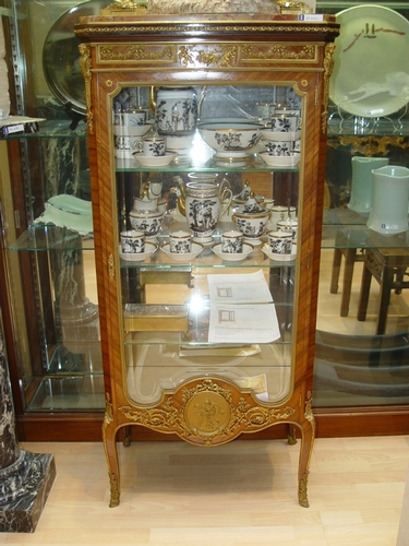 Signed François Linke, Vitrine